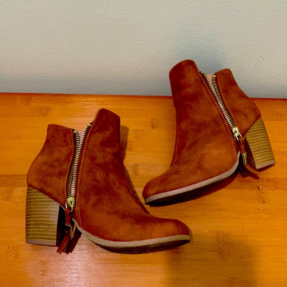 TASSLE COGNAC  ankle booties size 6.5 runs like a 6
